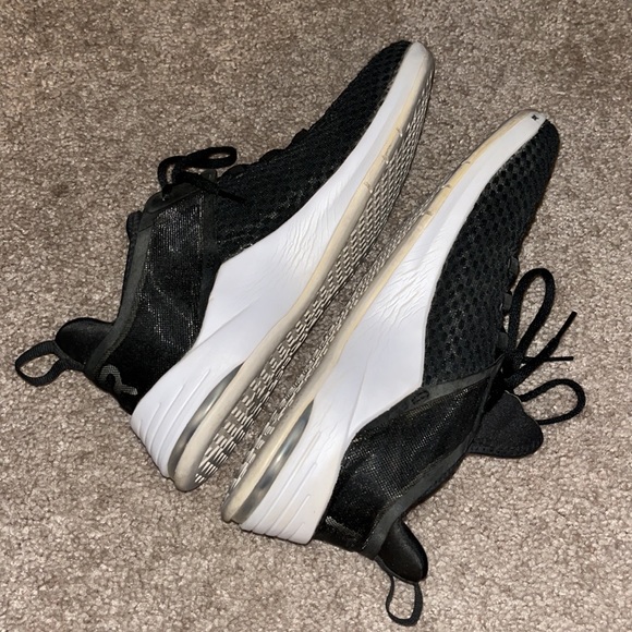 Worn Nike air sneakers - Picture 6 of 6